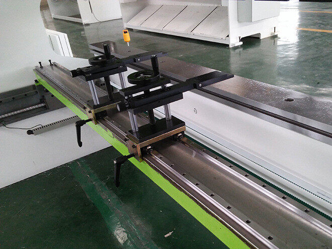 介绍钣金加工数控折弯机技巧-钣金加工珠海机箱机柜设备外壳激光切割米兰web版登录入口 介绍钣金加工数控折弯机技巧-钣金加工珠海机箱机柜设备外壳激光切割米兰web版登录入口