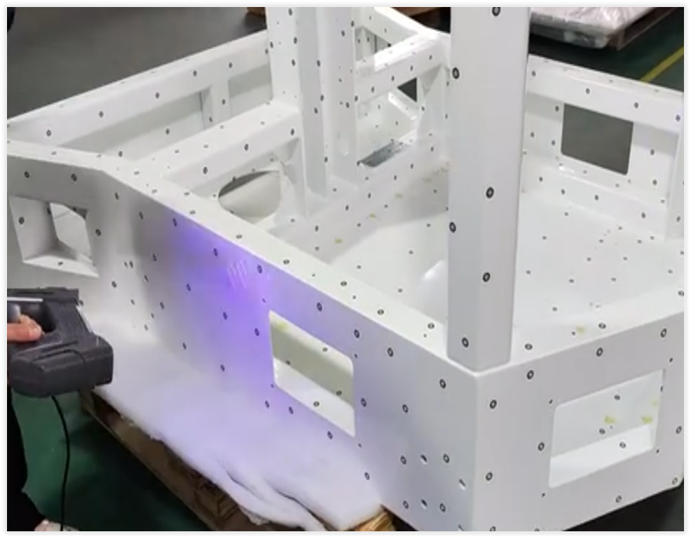 米兰web版登录入口新增手持三维扫描设备,保障大件钣金机架加工检验能力